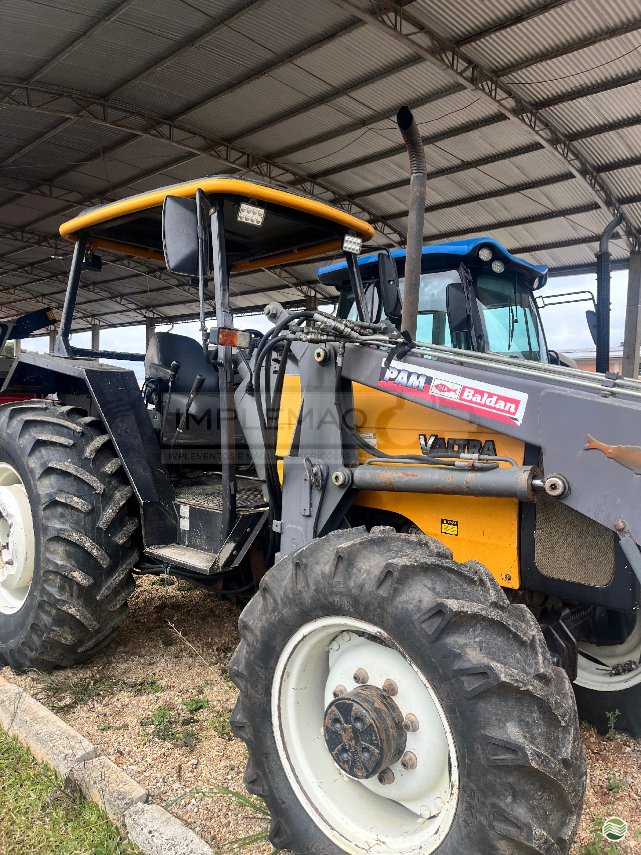 TRATOR VALTRA VALTRA BM 100 Tração 4x4 Implemaq - Implementos e Máquinas Agrícolas PALMEIRA PARANÁ PR